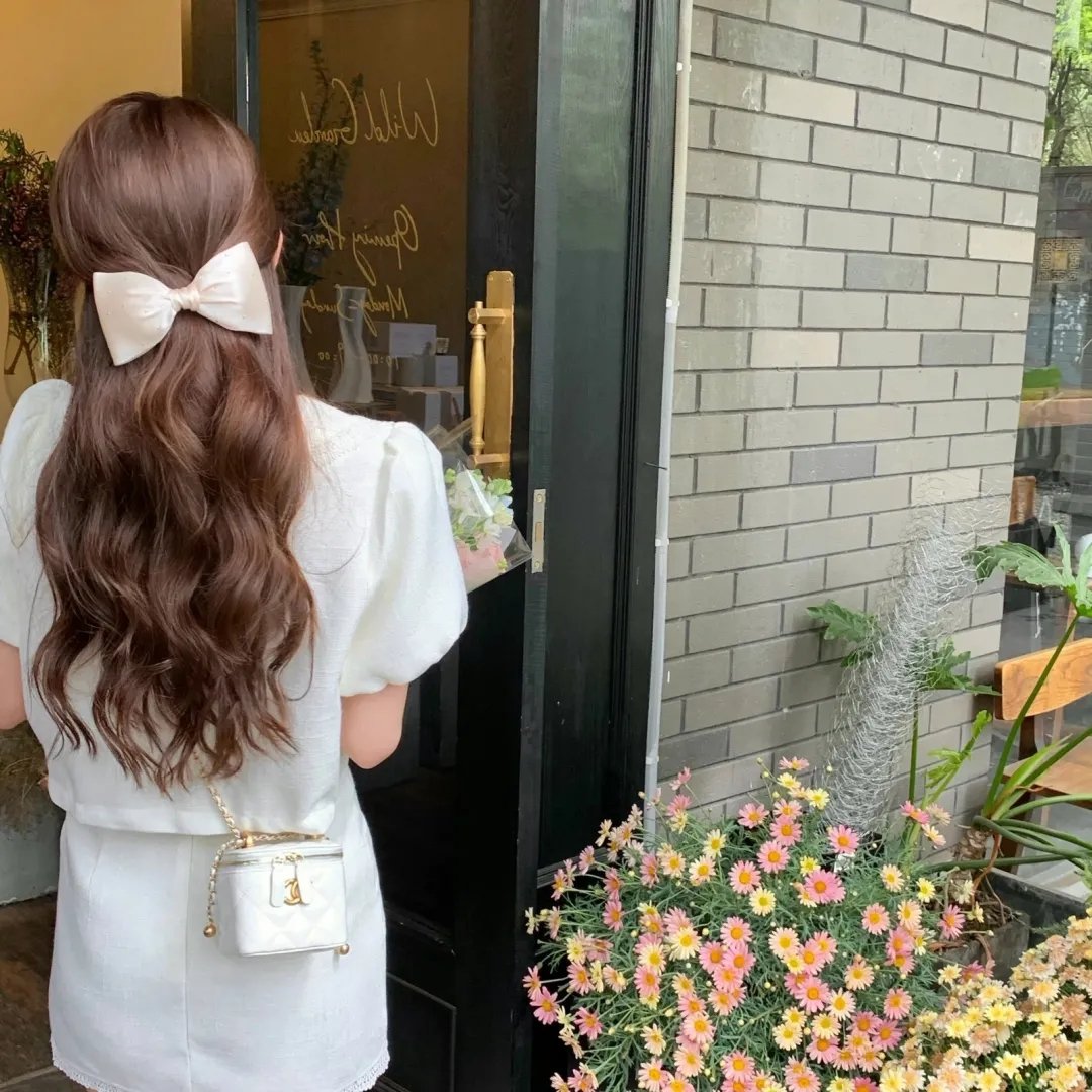蒙娜丽莎与血月亮